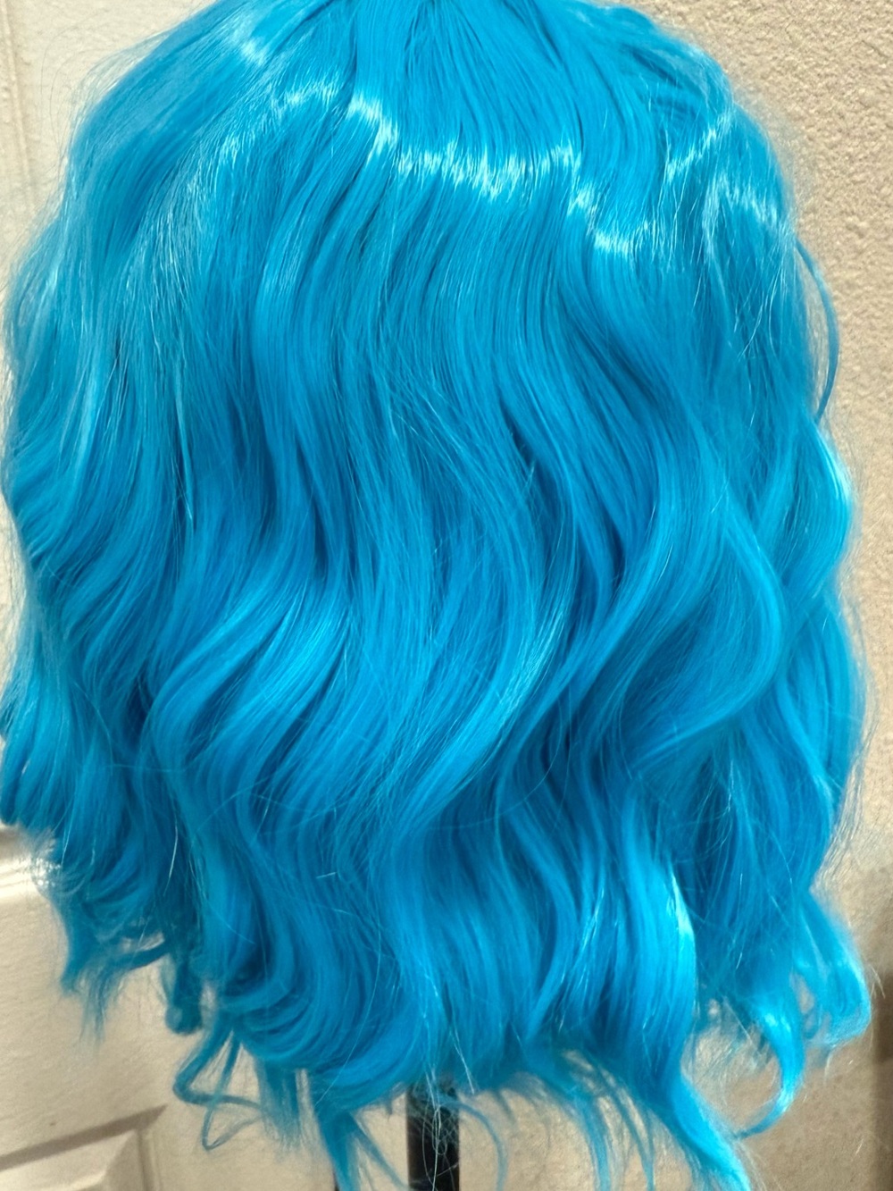 Amazon Bright Blue Wavy Women’s Wig - Bold Turquoise Style